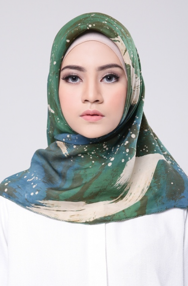 Motif batik dengan warna-warna cerah